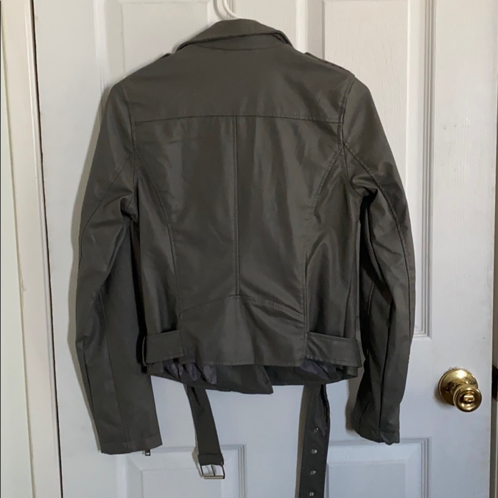 Gray Jacket - Picture 4 of 7